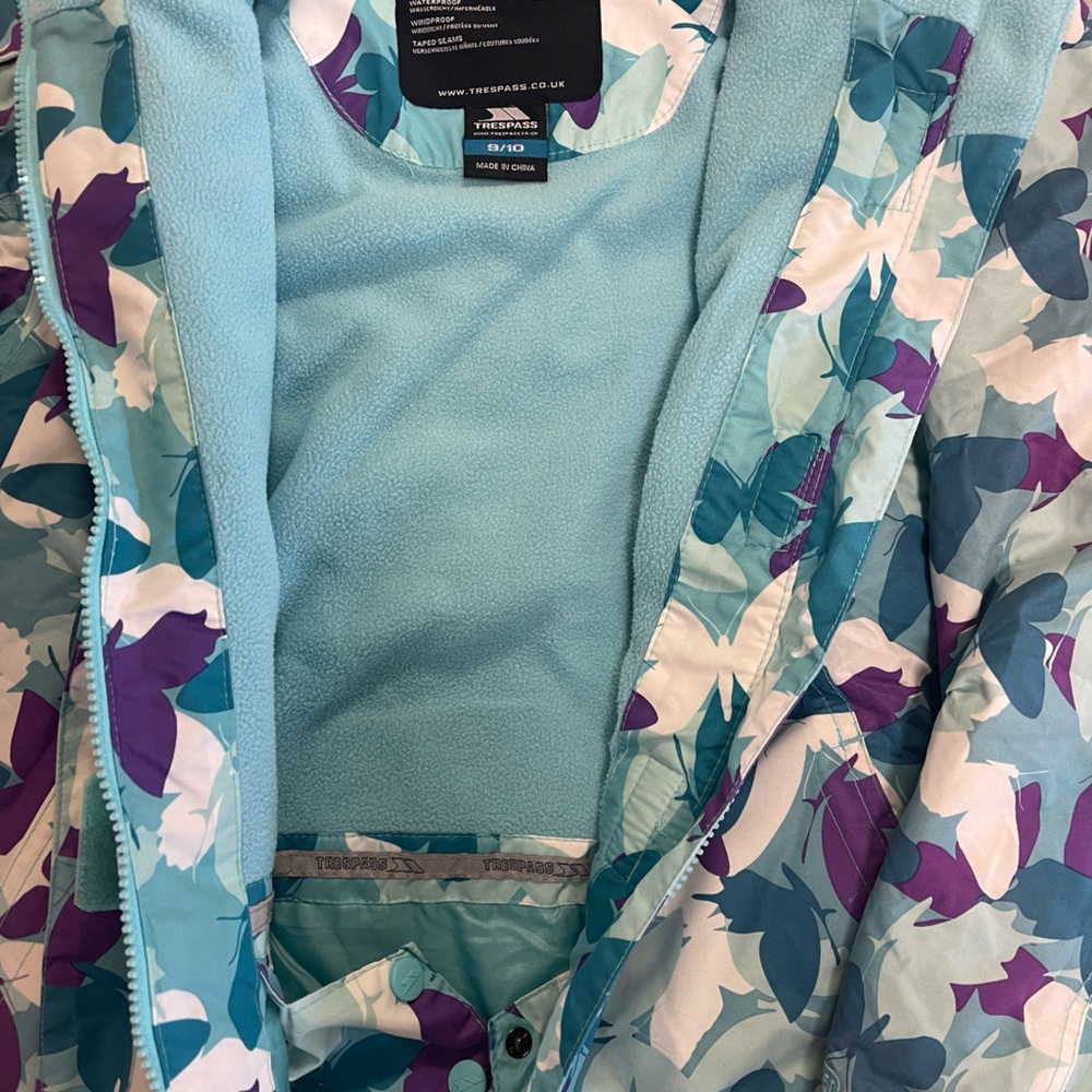 Ski Jacket - 9/10 years girl - worn once. Like new.